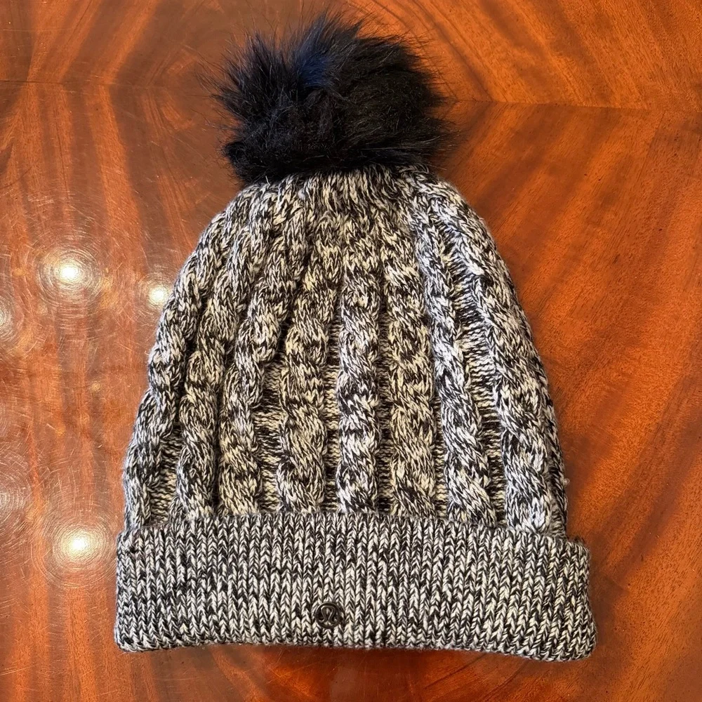 NEW Lululemon Wool Be Toasty Pom Beanie Black Angel Wing OS